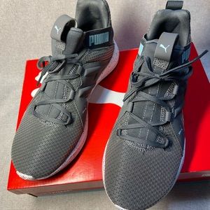 Puma Women's Soft Foam  Sneakers Size 8,5 Brand New with box